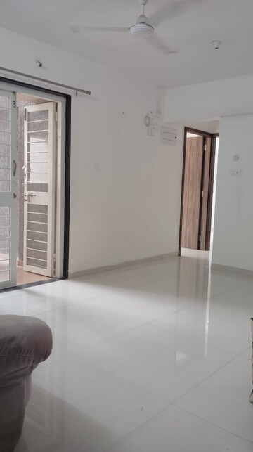 Room in 2 BHK Apartment at Choice Goodwill Breeza, Dhanori – for Rent