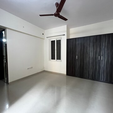 Room in 2 BHK Apartment at Dosti Group Imperia, Manpada – for Rent