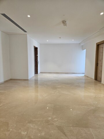 Room in 2.5 BHK Apartment at Marathon Monte South, Byculla West – for Rent