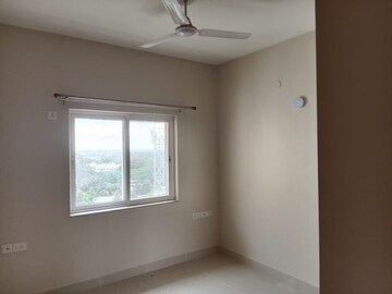 Room in 3.5 BHK Apartment at Prestige Kensington Gardens, Jalahalli – for Rent