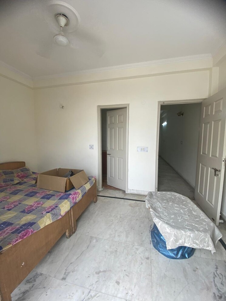 Bedroom, malviya nagar 3 Bedroom 150 Sq.Yd. Builder Floor In Malviya Nagar Delhi 8803917