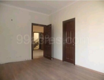Room in 3 BHK Apartment at Raheja Vedas, Sector 108 – for Rent