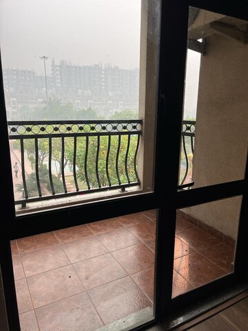 Room in 3 BHK Apartment at Raheja Vedas, Sector 108 – for Rent