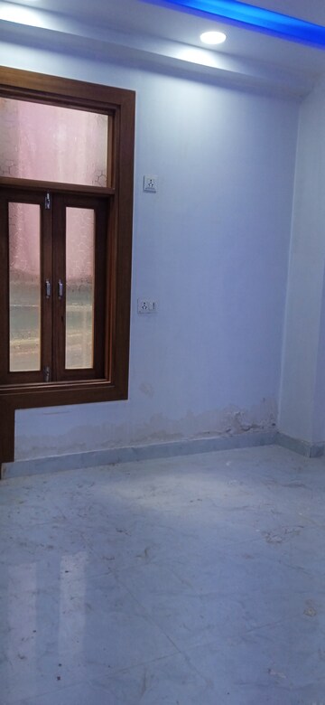 Room in 3 BHK Builder Floor at Igi Airport Area – for Sale