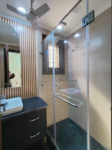 Team Area in 3 BHK Builder Floor at Green Park – for Rent