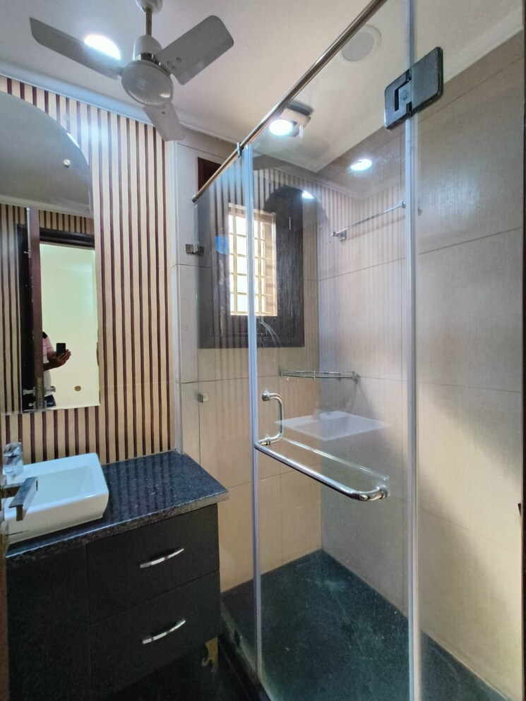 Master Bedroom, green park 3 Bedroom 1800 Sq.Ft. Builder Floor In Green Park Delhi 8803932