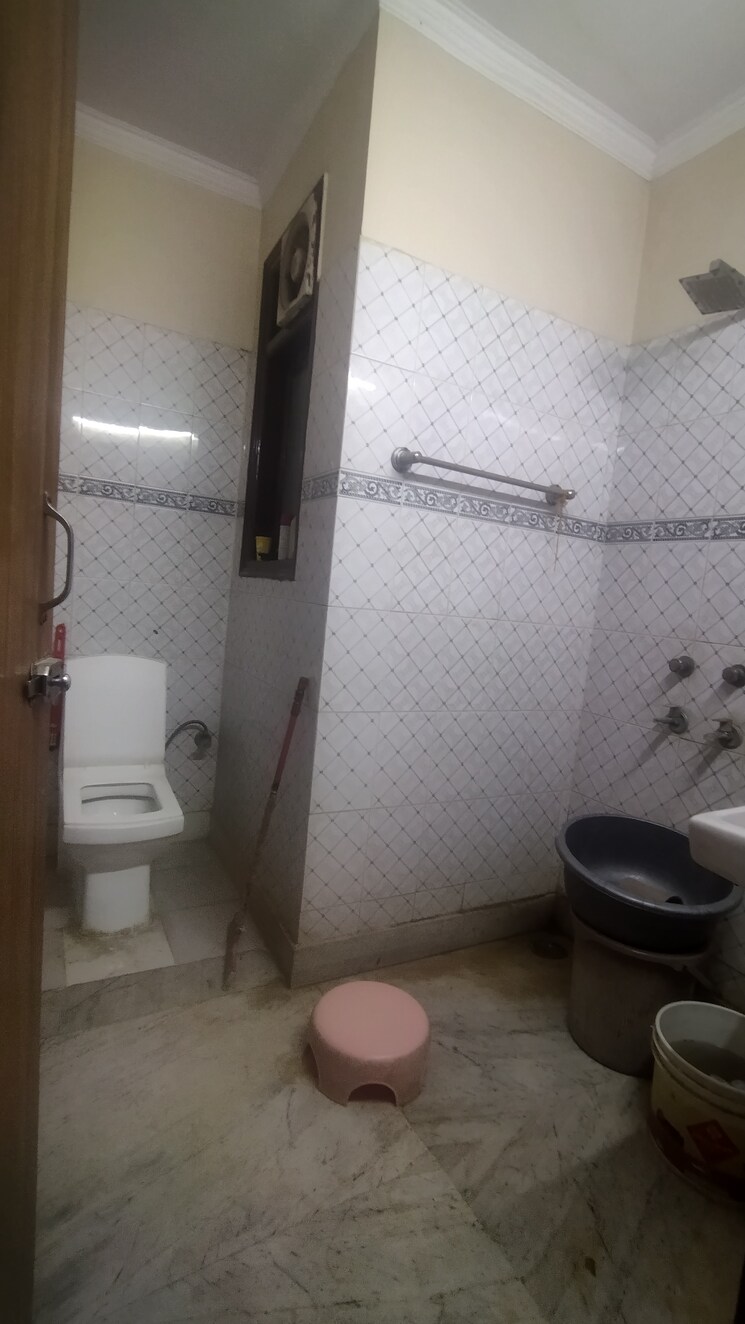 Bathroom, govindpuri 2 Bedroom 800 Sq.Ft. Builder Floor In Govindpuri Delhi 8803961