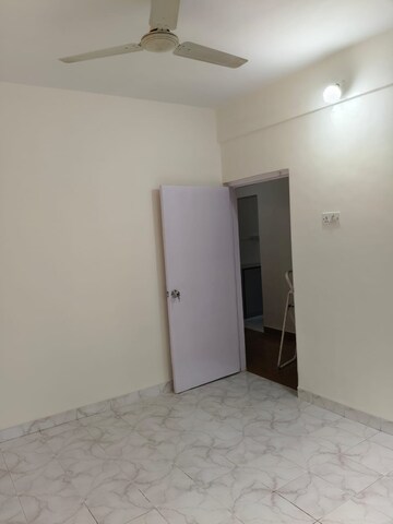 Room in 1 RK Apartment at Goregaon West – for Rent