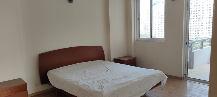 Bedroom, dlf-the-pinnacle 4 Bedroom 3950 Sq.Ft. Apartment In Dlf Phase V Gurgaon 8803996