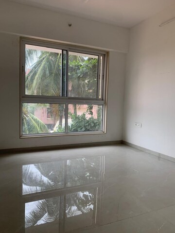 Room in 2 BHK Apartment at Shraddha Elite, Borivali West – for Rent