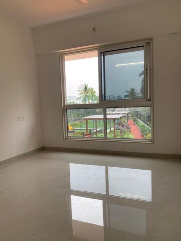 Room in 2 BHK Apartment at Shraddha Elite, Borivali West – for Rent