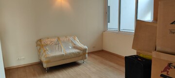 Bedroom in 3.5 BHK Apartment at DLF Park Place, Sector 54 – for Sale