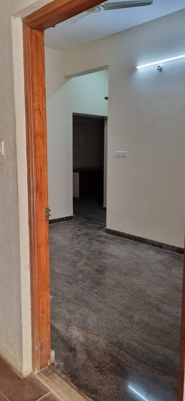 Room in 2 BHK Builder Floor at Thanisandra Main Road – for Rent