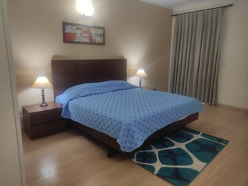 Bedroom in 3 BHK Apartment at DLF Park Place, Sector 54 – for Sale