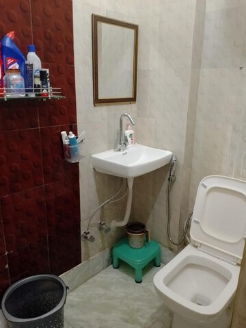 Bathroom in 1 BHK Builder Floor at Sector 54 – for Rent