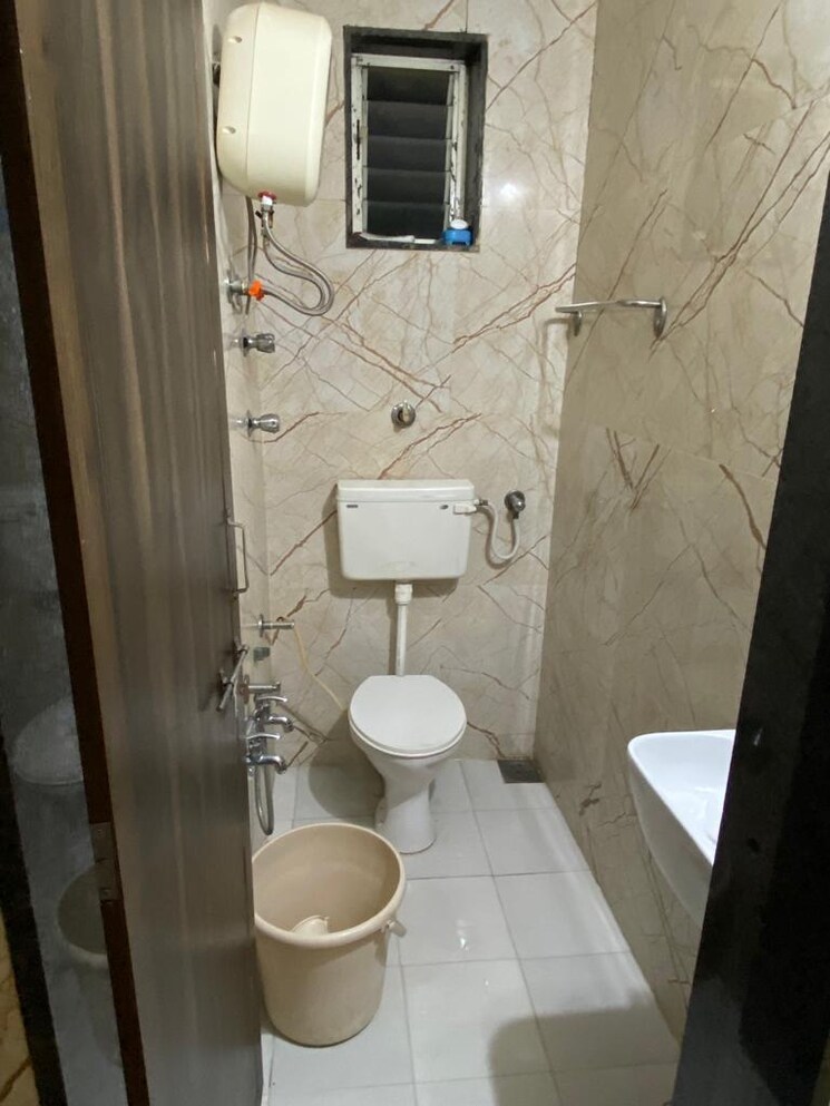 Bathroom, ramdevnagar 3 Bedroom 1800 Sq.Ft. Apartment In Ramdevnagar Ahmedabad 8804050