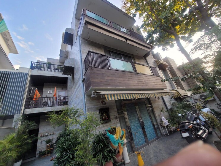 Exterior View, unitech-singleton-floors-south-city 3 Bedroom 2100 Sq.Ft. Builder Floor In Sector 50 Gurgaon 8804057