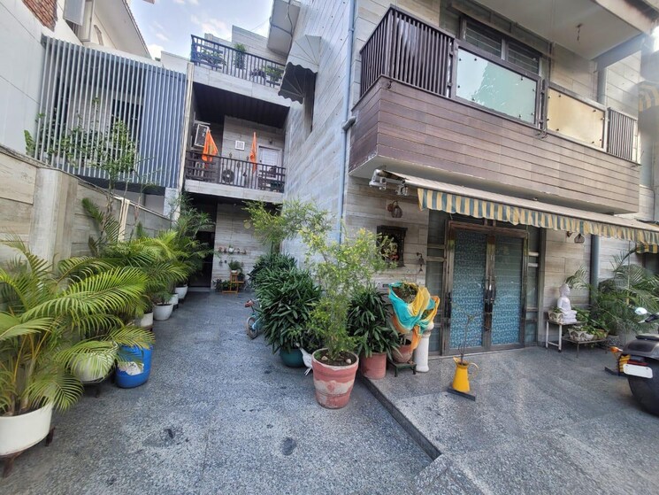 Exterior View, unitech-singleton-floors-south-city 3 Bedroom 2100 Sq.Ft. Builder Floor In Sector 50 Gurgaon 8804057