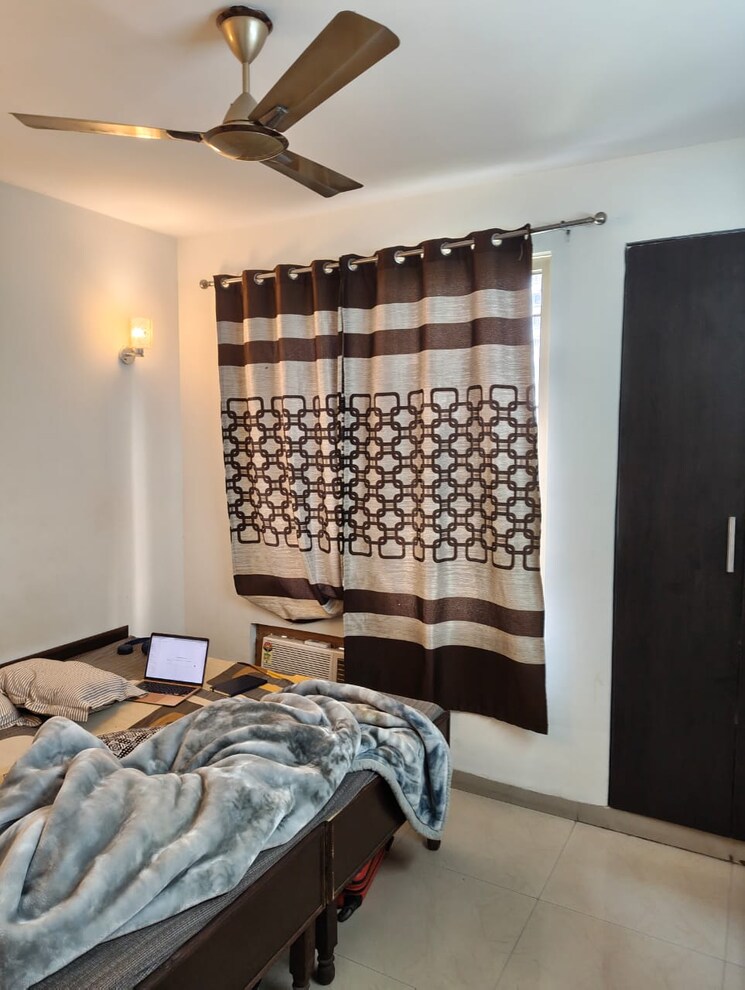 Bedroom, unitech-woodstock-floors 3 Bedroom 1550 Sq.Ft. Builder Floor In Sector 50 Gurgaon 8804101