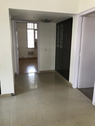 Room in 3 BHK Builder Floor at Unitech Rodeo Drive, South City 2 – for Rent