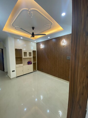 Room in 4 BHK Builder Floor at Unitech South City II, Sector 50 – for Rent