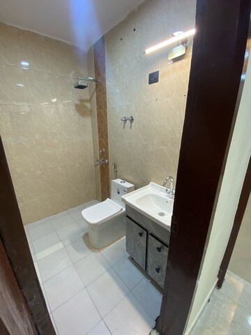 Bathroom in 4 BHK Builder Floor at Unitech South City II, Sector 50 – for Rent