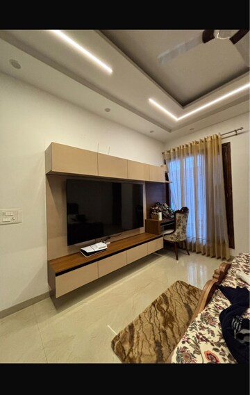 Room in 5 BHK Independent House at Sector 79 – for Sale