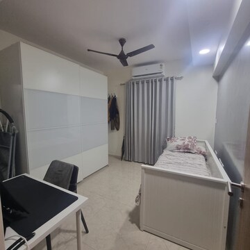 Master Bedroom in 2 BHK Apartment at Vaibhavlaxmi Address 51, Bandra East – for Rent