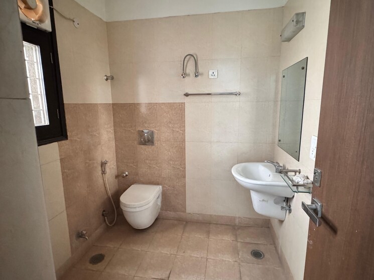 Bathroom, unitech-nirvana-country-cedar-crest 3 Bedroom 2200 Sq.Ft. Builder Floor In Sector 50 Gurgaon 8804129