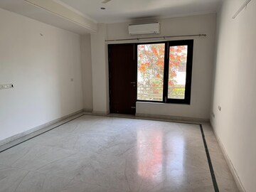 Room in 3 BHK Builder Floor at Unitech Nirvana Country Cedar Crest, Sector 50 – for Rent