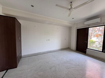 Room in 3 BHK Builder Floor at Unitech Nirvana Country Cedar Crest, Sector 50 – for Rent