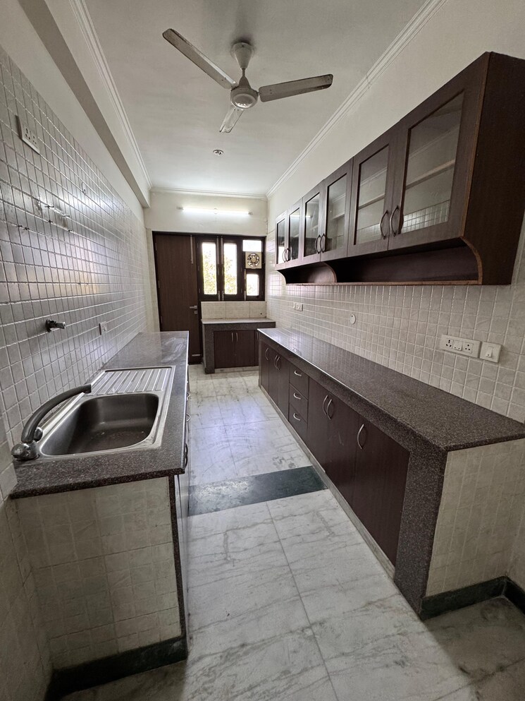 Kitchen, unitech-nirvana-country-cedar-crest 3 Bedroom 2200 Sq.Ft. Builder Floor In Sector 50 Gurgaon 8804129