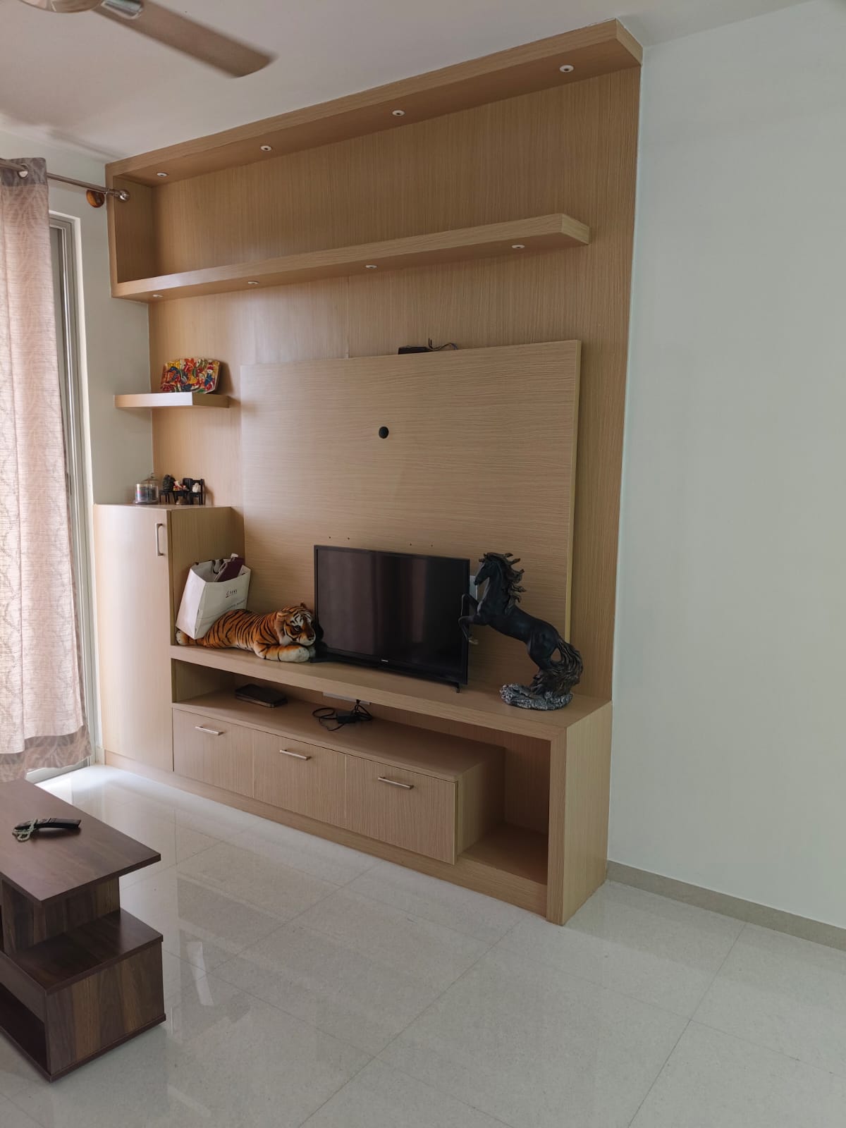 2 BHK Apartment For Rent in Hiranandani Queensgate