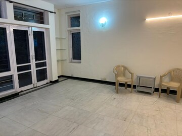 Room in 4 BHK Villa at Unitech Deerwood Chase, Nirvana Country – for Rent