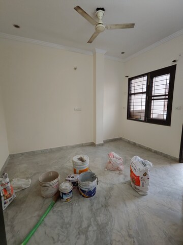 Room in 1 BHK Apartment at RWA Residential Society, Sector 40 – for Rent