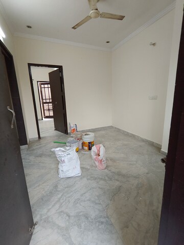 Room in 1 BHK Apartment at RWA Residential Society, Sector 40 – for Rent