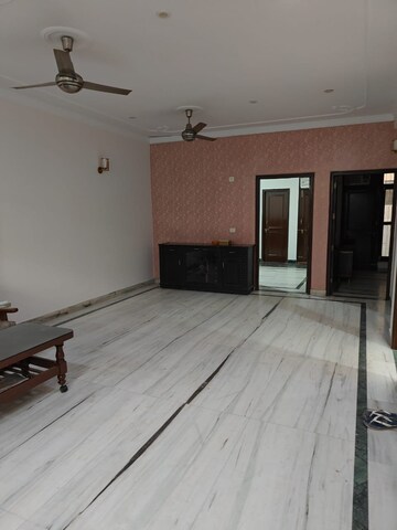 Room in 3.5 BHK Villa at Nirvana Country Birch Court, Sector 50 – for Rent