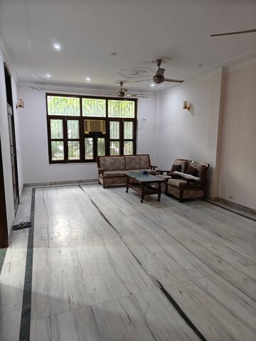 Room in 3.5 BHK Villa at Nirvana Country Birch Court, Sector 50 – for Rent