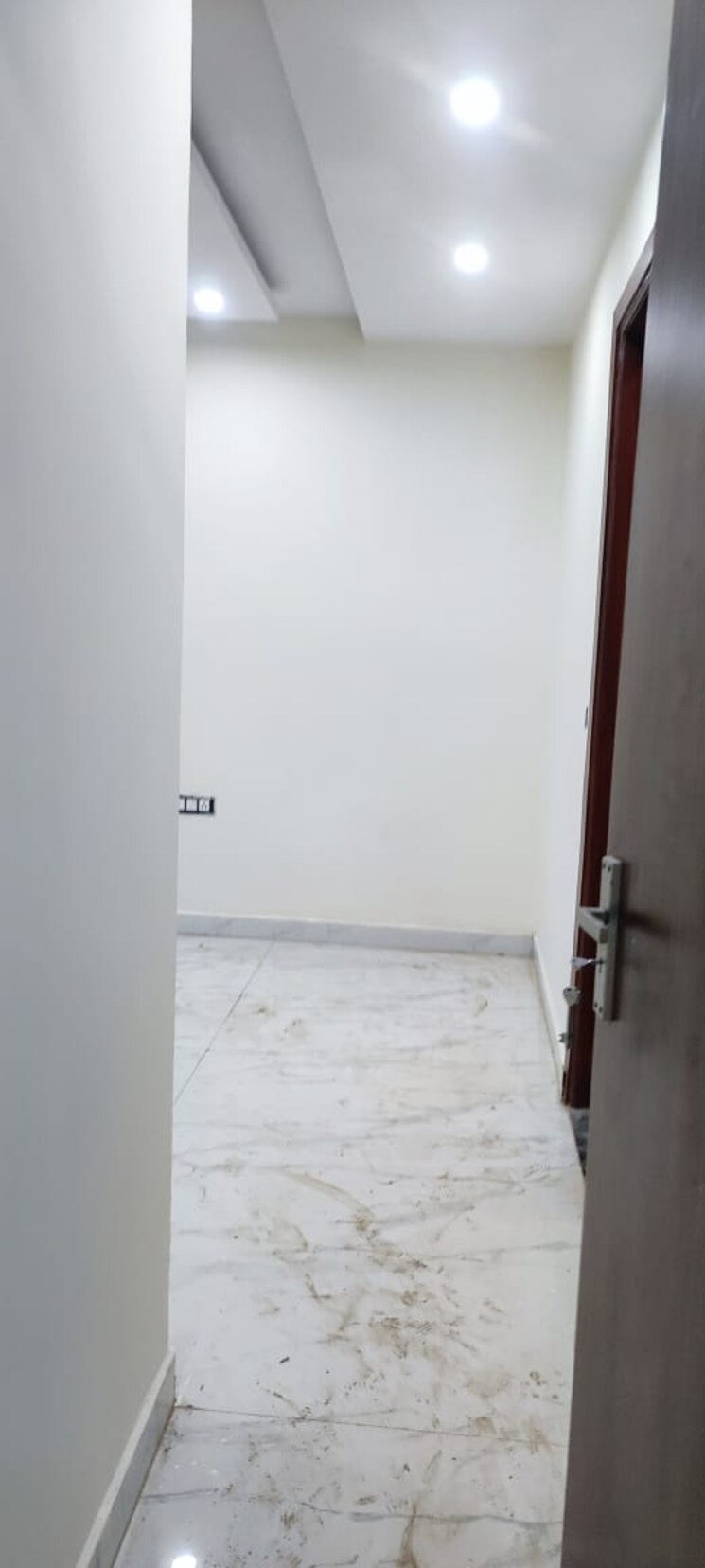 Room, bptp-parkland 3 Bedroom 250 Sq.Yd. Builder Floor In Sector 75 Faridabad 8804156