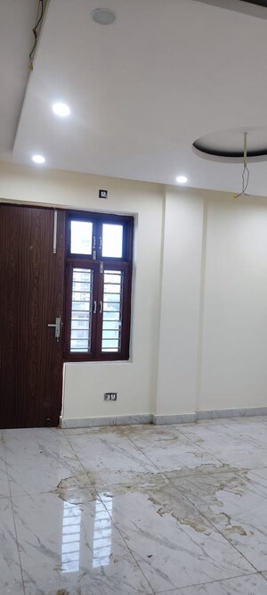 Room in 3 BHK Builder Floor at BPTP Parkland, Sector 75 – for Sale