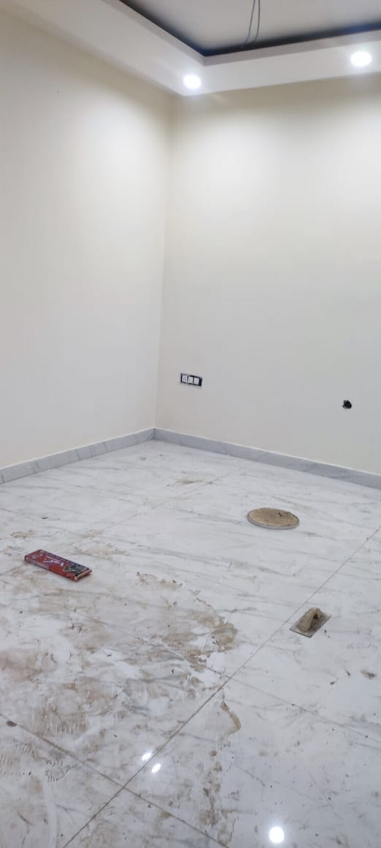 Room, bptp-parkland 3 Bedroom 250 Sq.Yd. Builder Floor In Sector 75 Faridabad 8804156