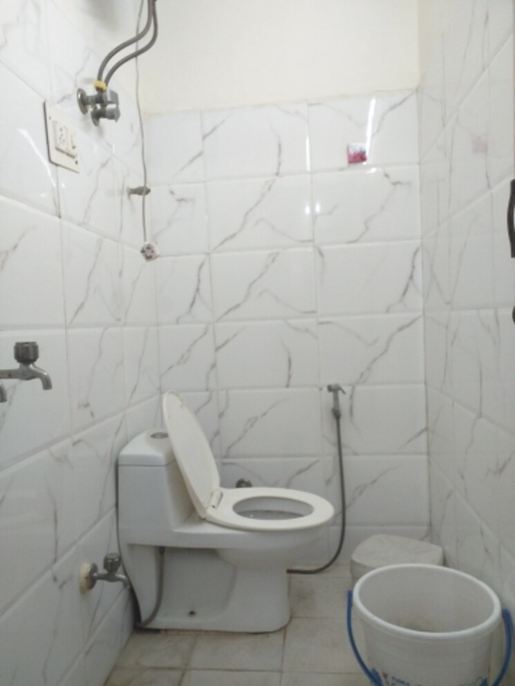 Bathroom, old rajinder nagar 2 Bedroom 1080 Sq.Ft. Builder Floor In Old Rajinder Nagar Delhi 8804184