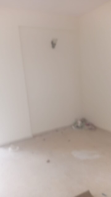 Room in 3 BHK Apartment at Unitech Escape, Sector 50 – for Sale