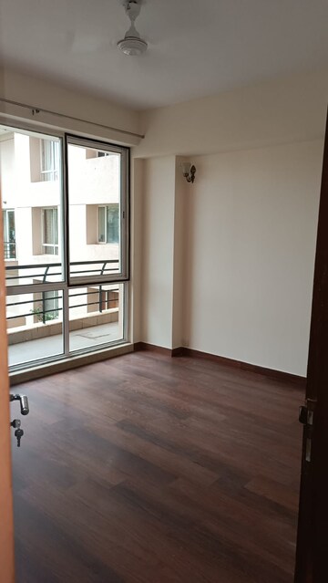 Room in 3 BHK Apartment at Unitech Escape, Sector 50 – for Sale