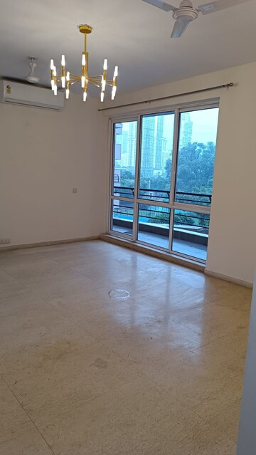 Room in 3 BHK Apartment at Unitech Escape, Sector 50 – for Sale