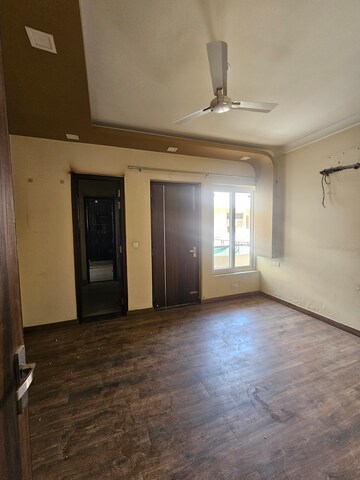 Furnished Amenities in 2.5 BHK Builder Floor at Sector 4 – for Rent