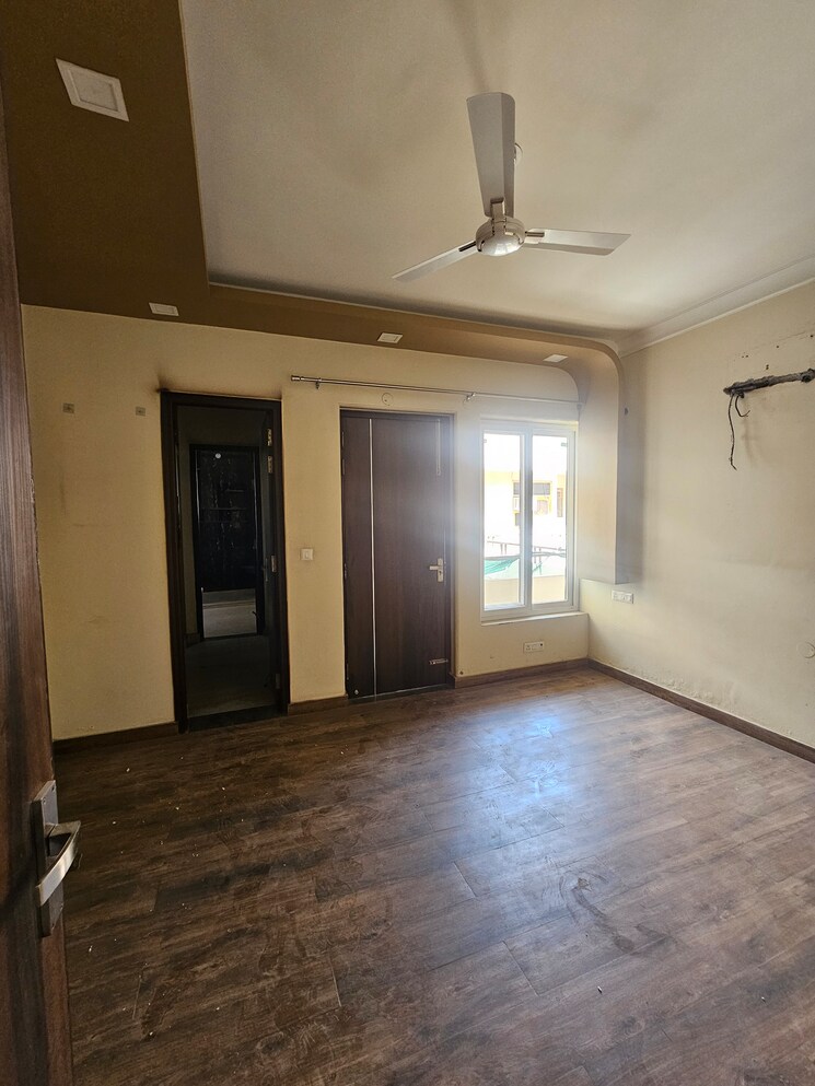 undefined, sector 4 2.5 Bedroom 250 Sq.Yd. Builder Floor In Sector 4 Gurgaon 8804200