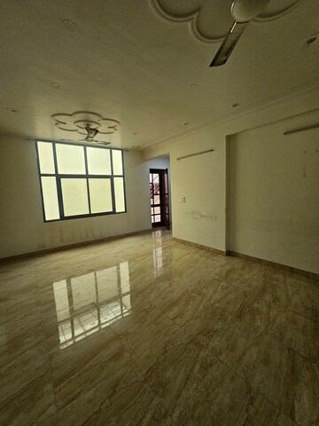 Furnished Amenities in 2.5 BHK Builder Floor at Sector 4 – for Rent