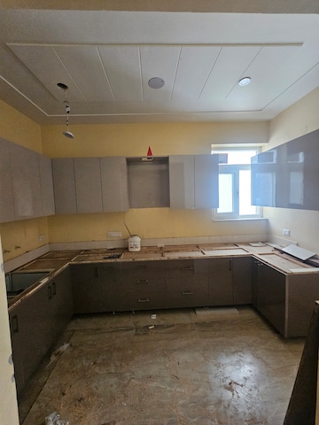 Building Lobby in 2.5 BHK Builder Floor at Sector 4 – for Rent