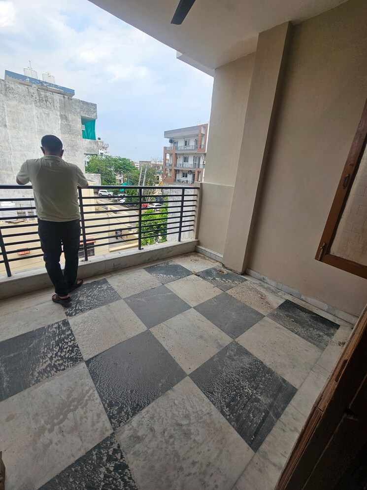 Living Room, sector 9 1.5 Bedroom 100 Sq.Yd. Builder Floor In Sector 9 Gurgaon 8804203